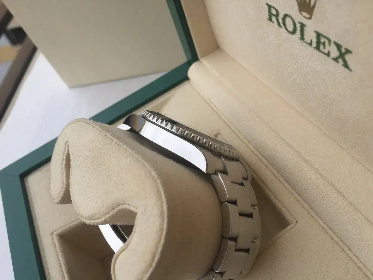 rolex-submariner-114060-1250px-80.webp