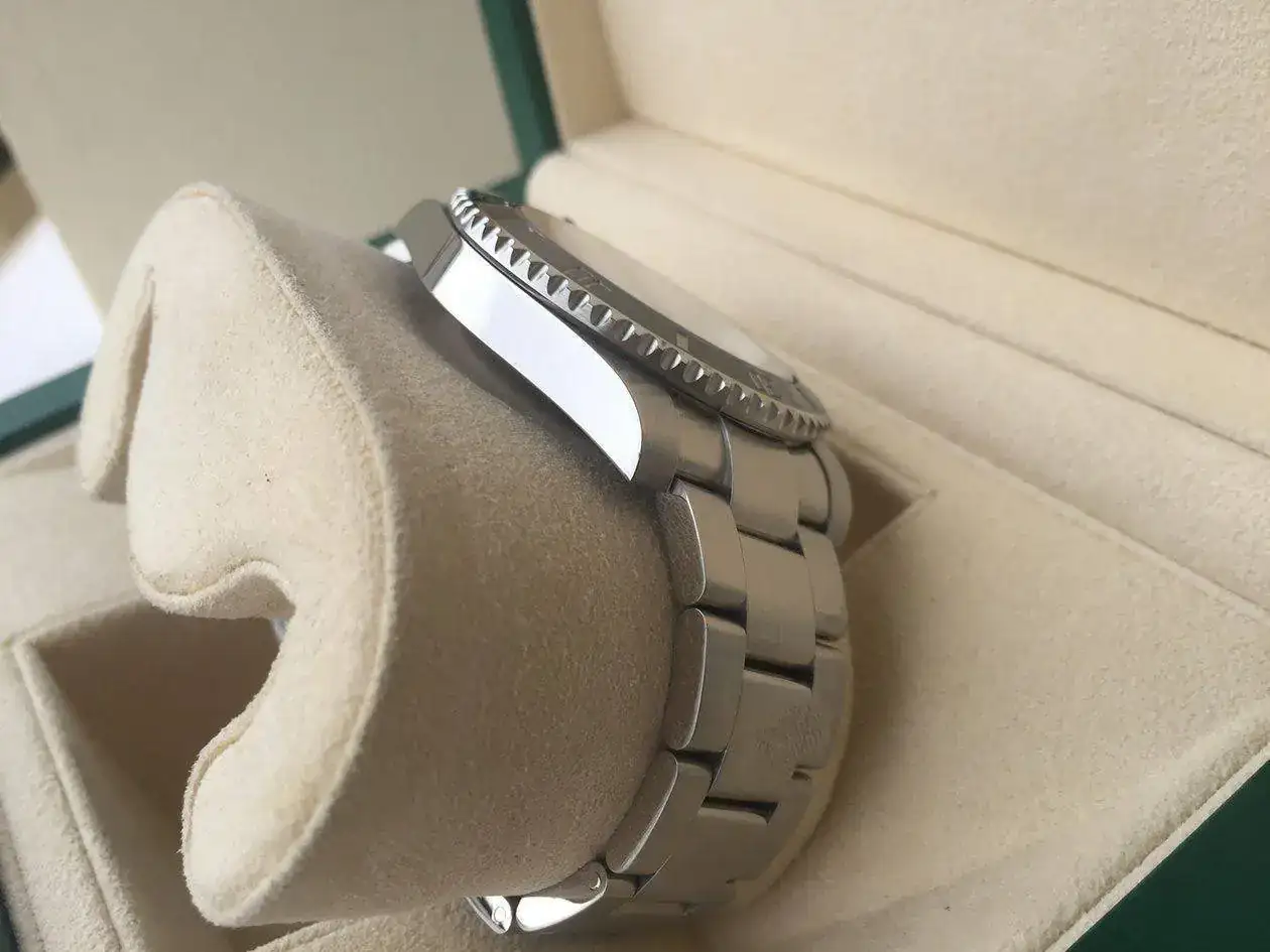 rolex-submariner-114060-1250px-85.webp