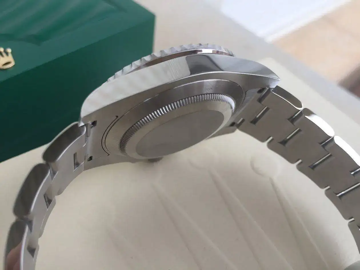 rolex-submariner-114060-1250px-99.webp