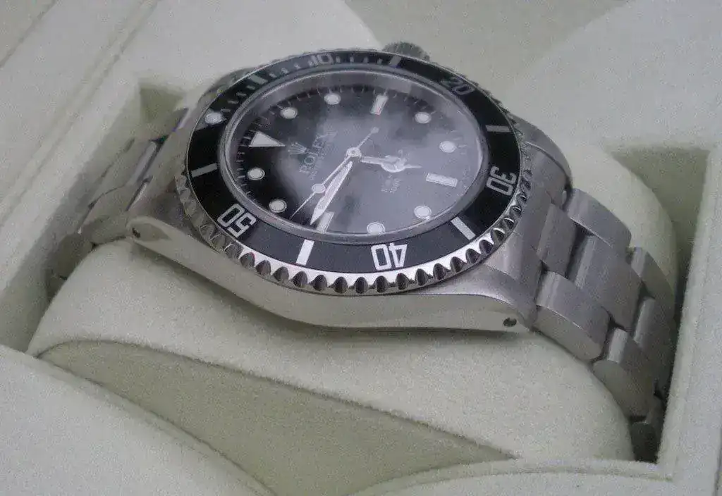 Rolex-Submariner-14060-Serie-W-05.webp