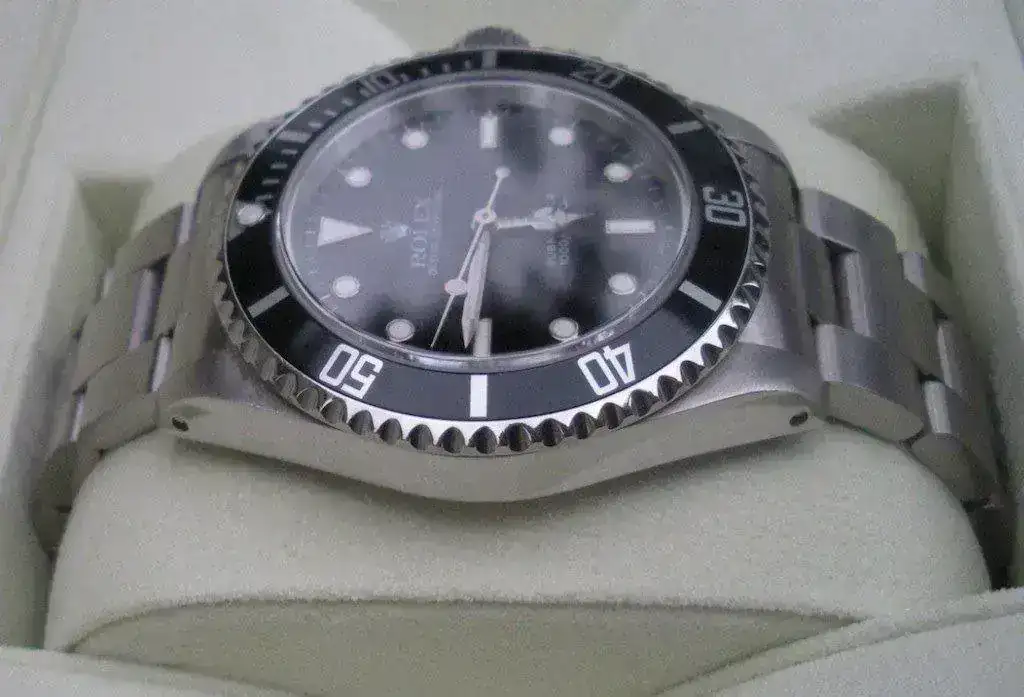 Rolex-Submariner-14060-Serie-W-07.webp