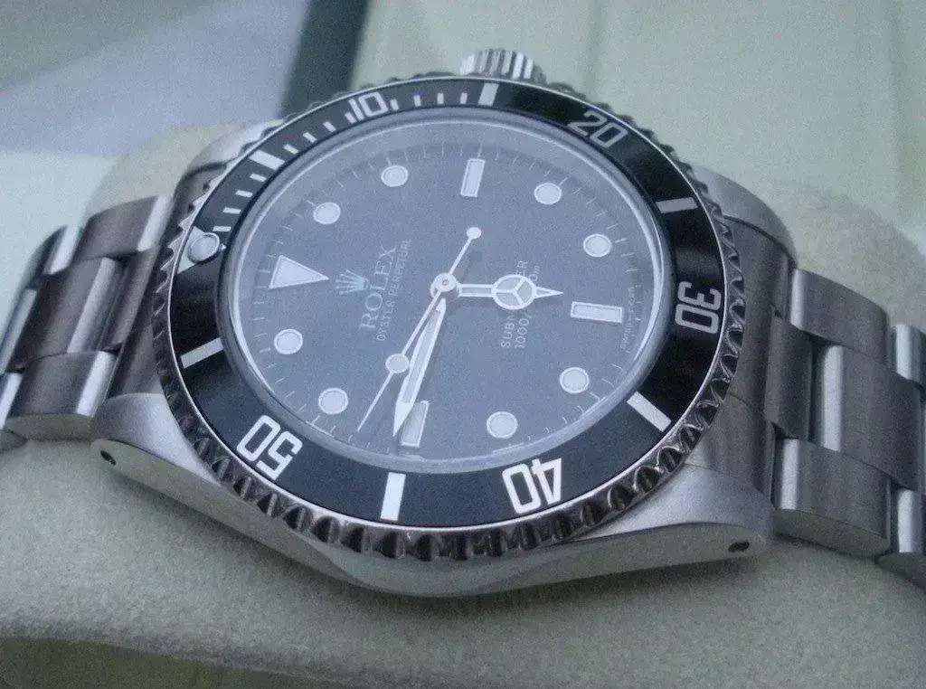 Rolex-Submariner-14060-Serie-W-09.webp