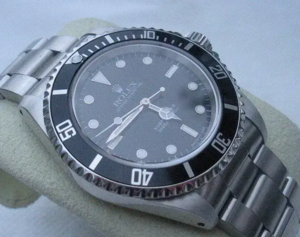 Rolex-Submariner-14060-Serie-W-10.webp