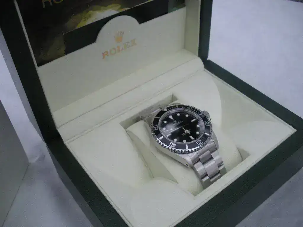Rolex-Submariner-14060-Serie-W-22.webp