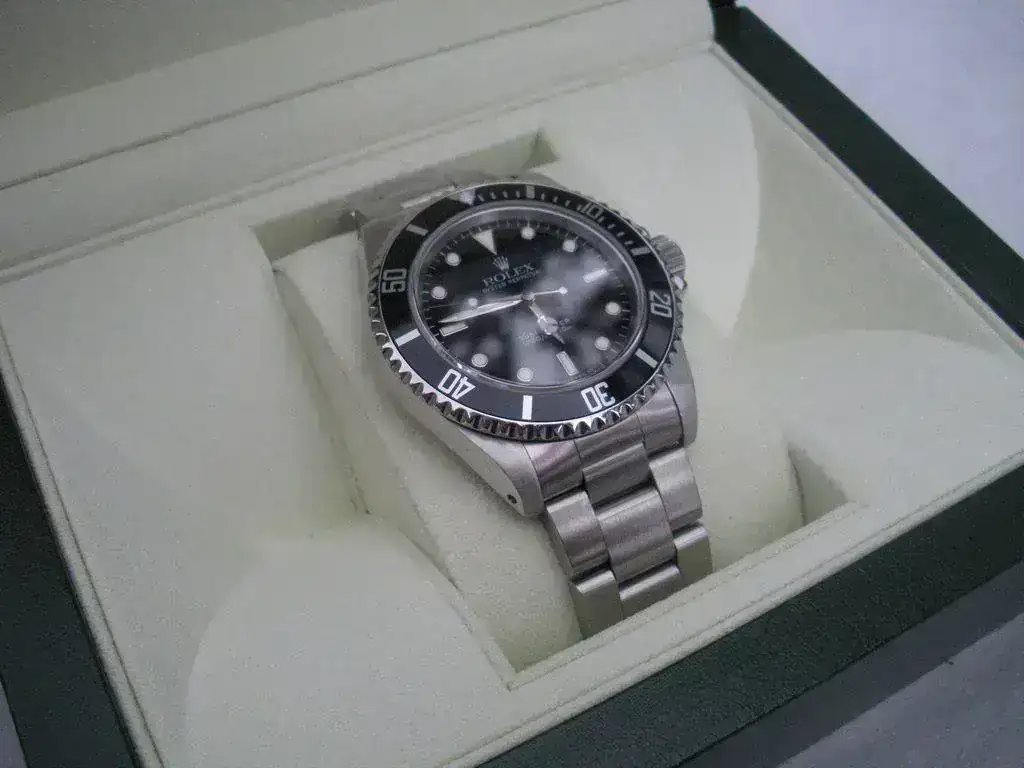 Rolex-Submariner-14060-Serie-W-25.webp