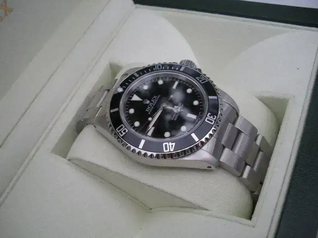 Rolex-Submariner-14060-Serie-W-28.webp