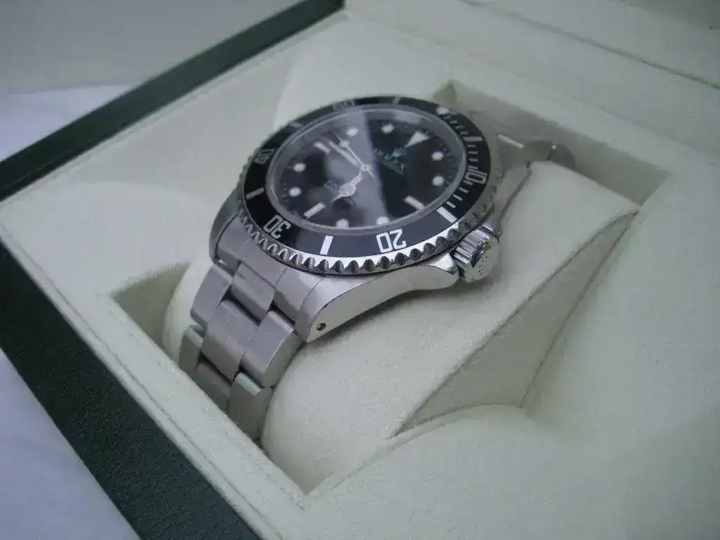 Rolex-Submariner-14060-Serie-W-32.webp