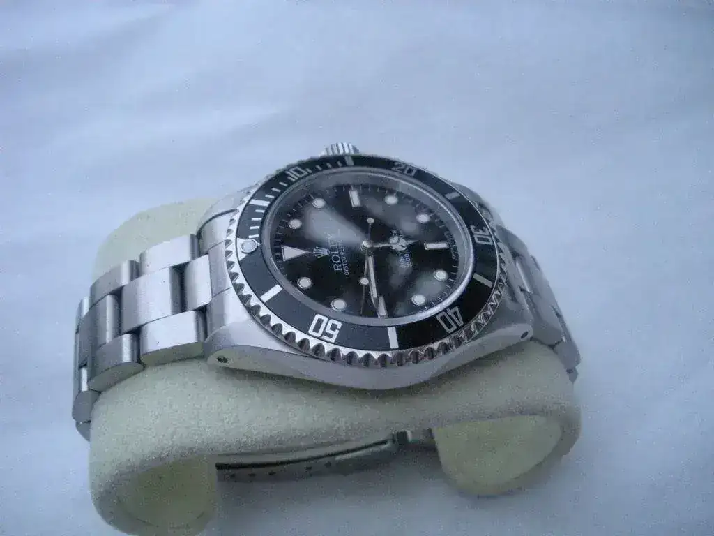 Rolex-Submariner-14060-Serie-W-52.webp