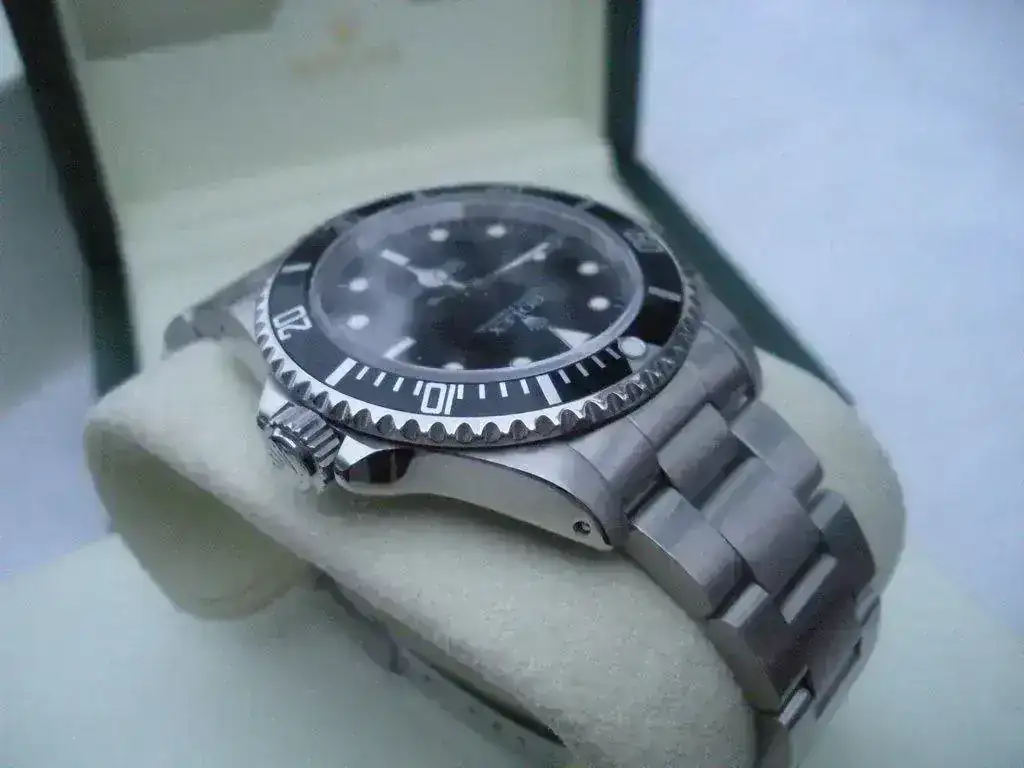 Rolex-Submariner-14060-Serie-W-60.webp