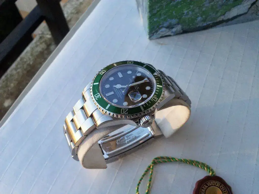 Rolex-Submariner-16610LV-Serie-F-2003-Mark-I-01.webp