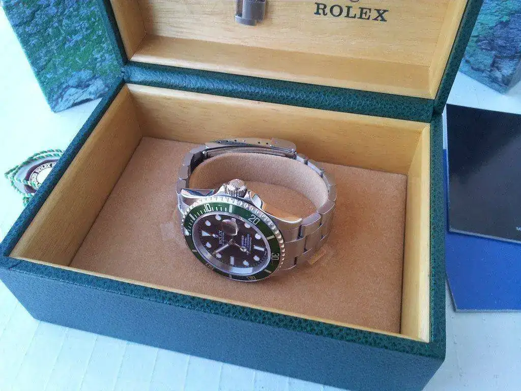 Rolex-Submariner-16610LV-Serie-F-2003-Mark-I-15.webp