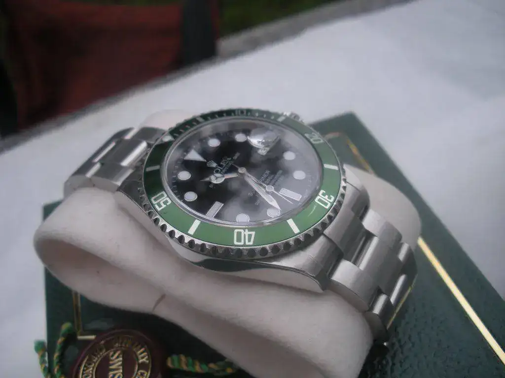Rolex-Submariner-16610LV-Serie-F-2003-Mark-I-22.webp