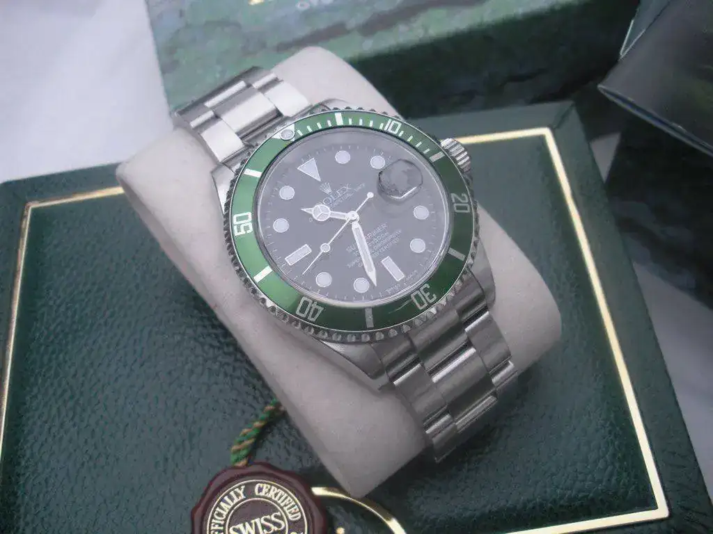 Rolex-Submariner-16610LV-Serie-F-2003-Mark-I-27.webp