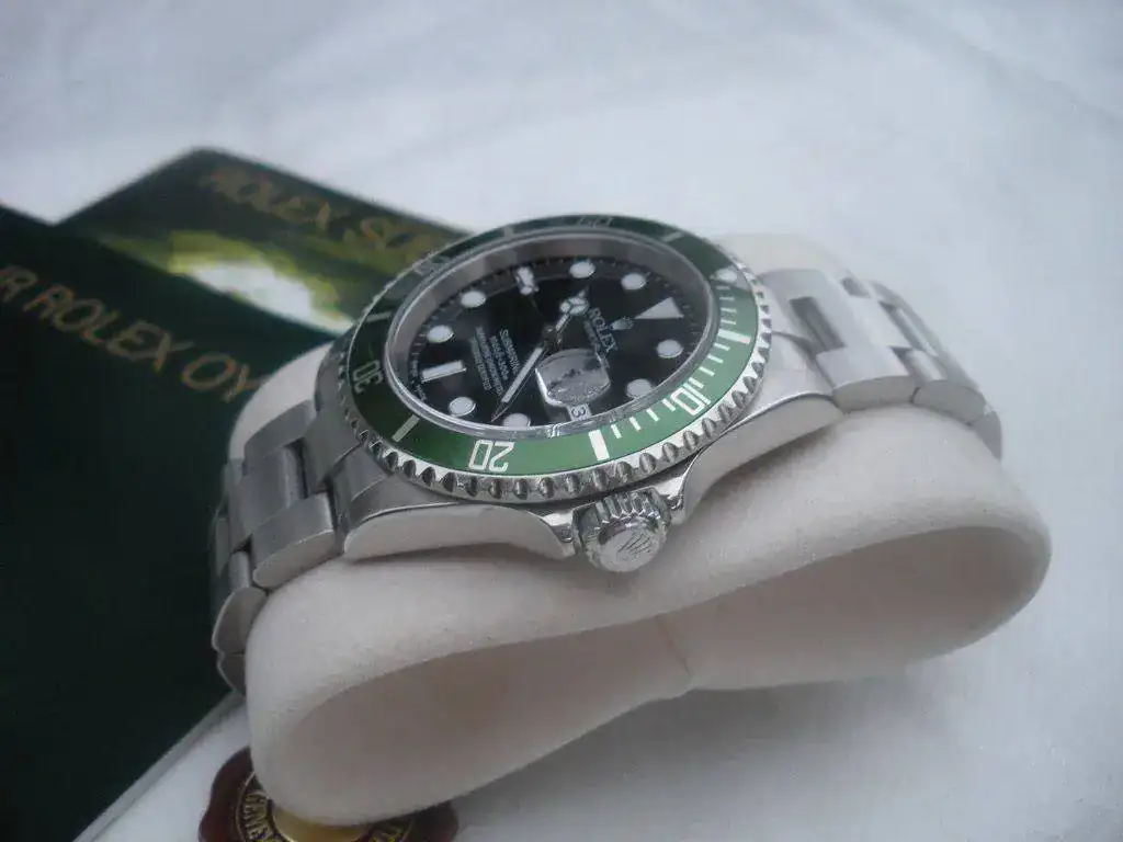 Rolex-Submariner-16610LV-Serie-F-2003-Mark-I-64.webp