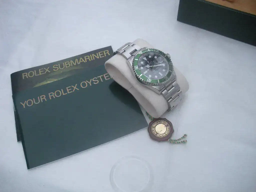 Rolex-Submariner-16610LV-Serie-F-2003-Mark-I-73.webp