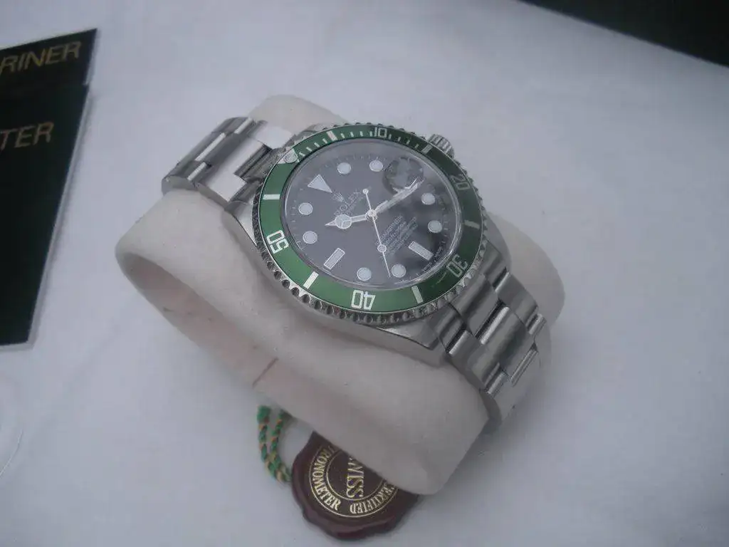 Rolex-Submariner-16610LV-Serie-F-2003-Mark-I-79.webp