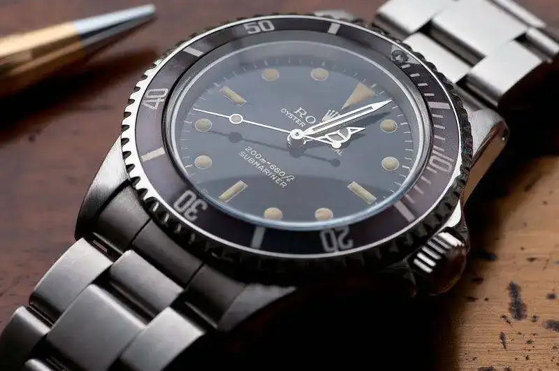 rolex-submariner-5513-gilt2.webp