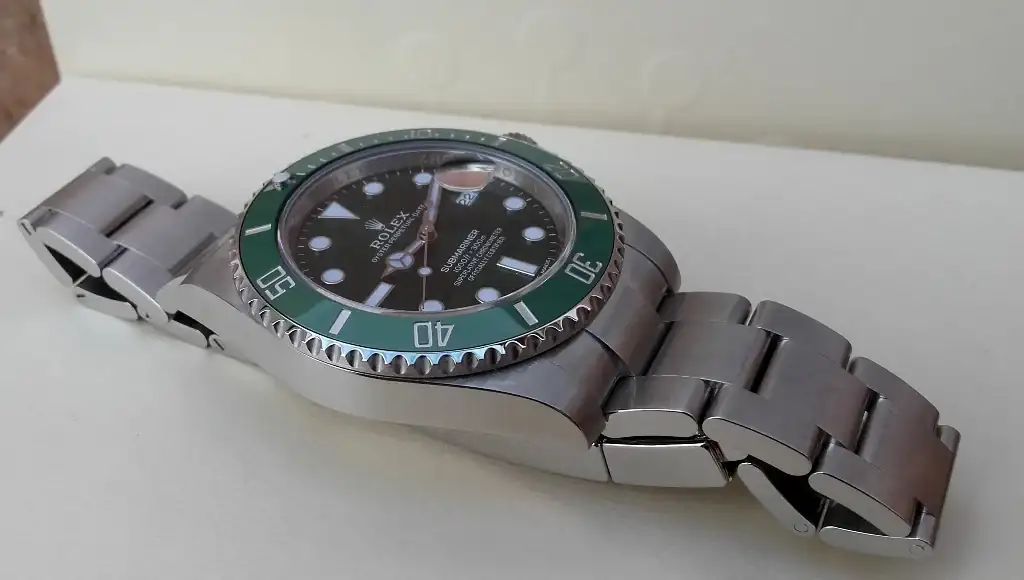 ROLEX-SUBMARINER-LV-HULK-116610-31.webp
