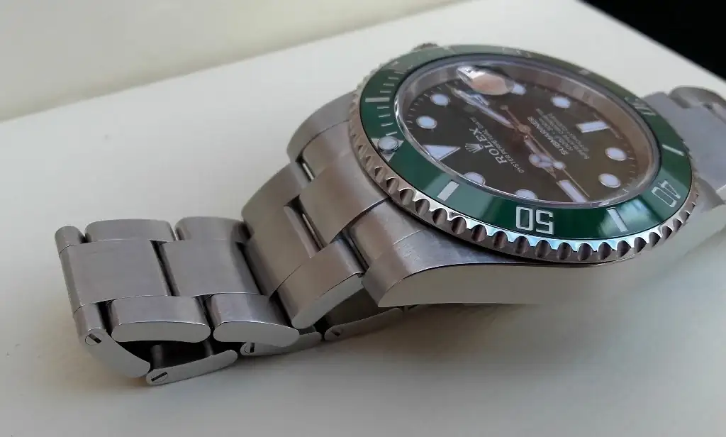 ROLEX-SUBMARINER-LV-HULK-116610-32.webp