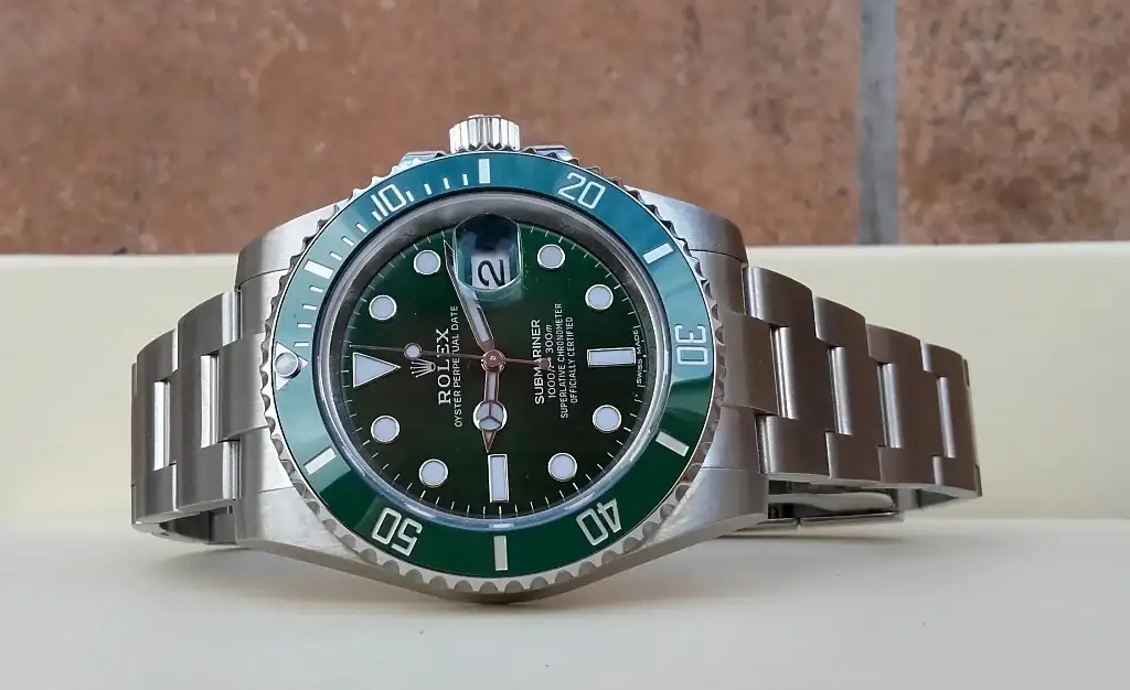 ROLEX-SUBMARINER-LV-HULK-116610-34.webp