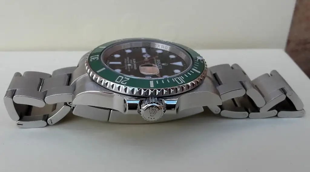 ROLEX-SUBMARINER-LV-HULK-116610-37.webp