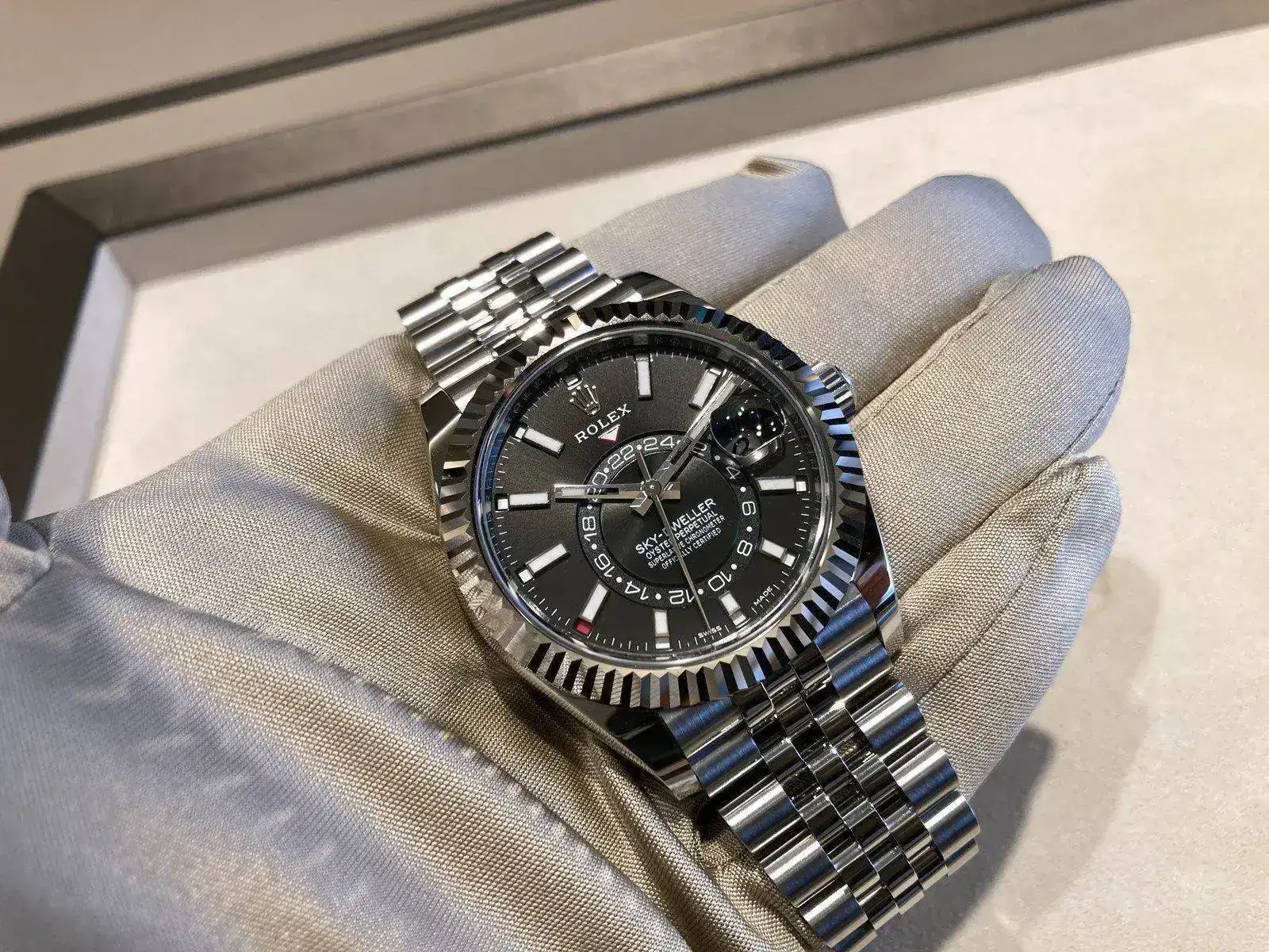 Rolex_Sky_Dweller-.webp