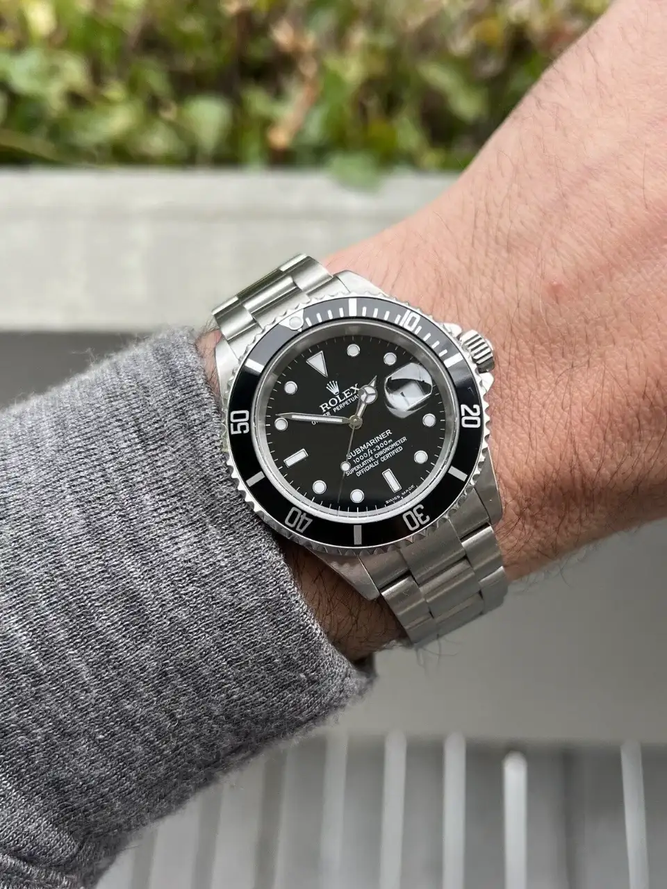 RolexSubmarinerDate16610FSerial-2004WatchVault14_2048x.webp