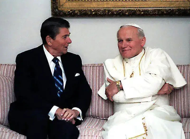 Ronald-Reagan-and-Pope-Paul-II.webp