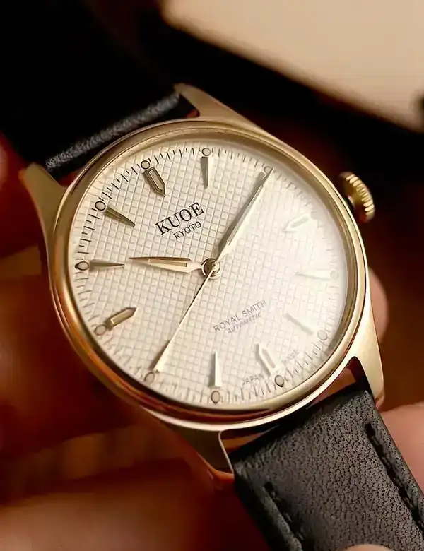 ROYAL-SMITH-90-006-Gold-Case-Ivory-Dial--BLACK.webp