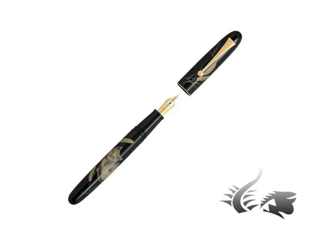 Royale-Fountain-Pen-Cat-Maki-e-Gold-trim-Chinkin-1.webp