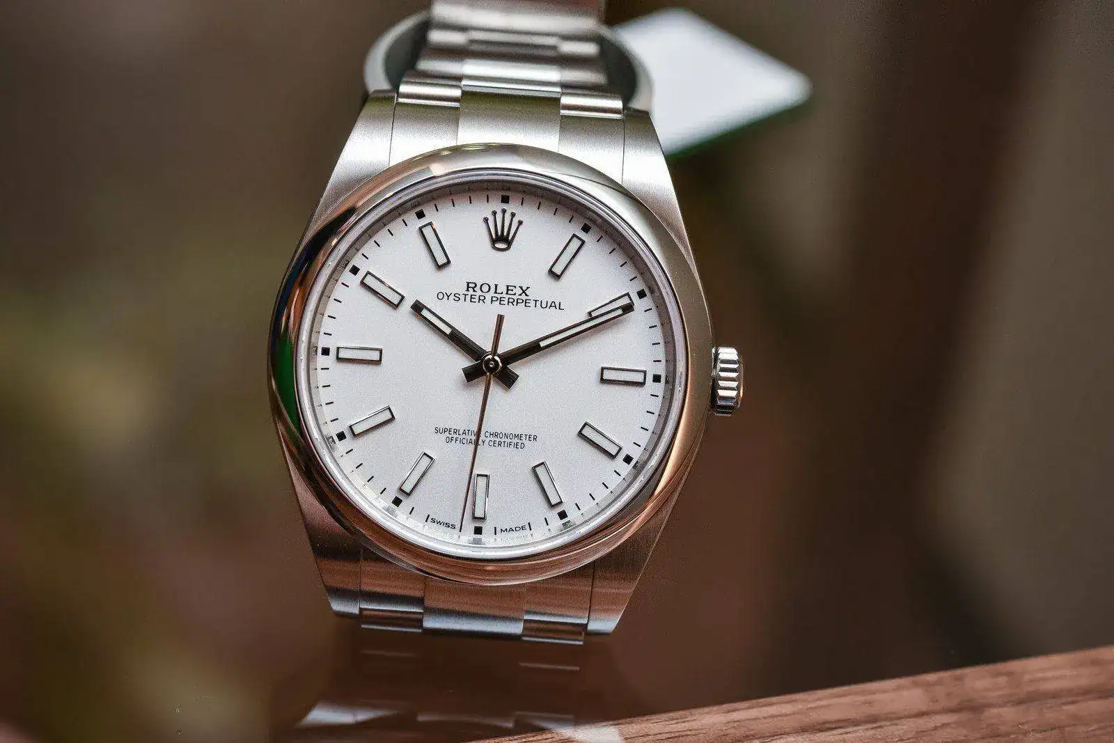rpetual-39-ref-114300-White-Dial-Baselworld-2018-4.webp