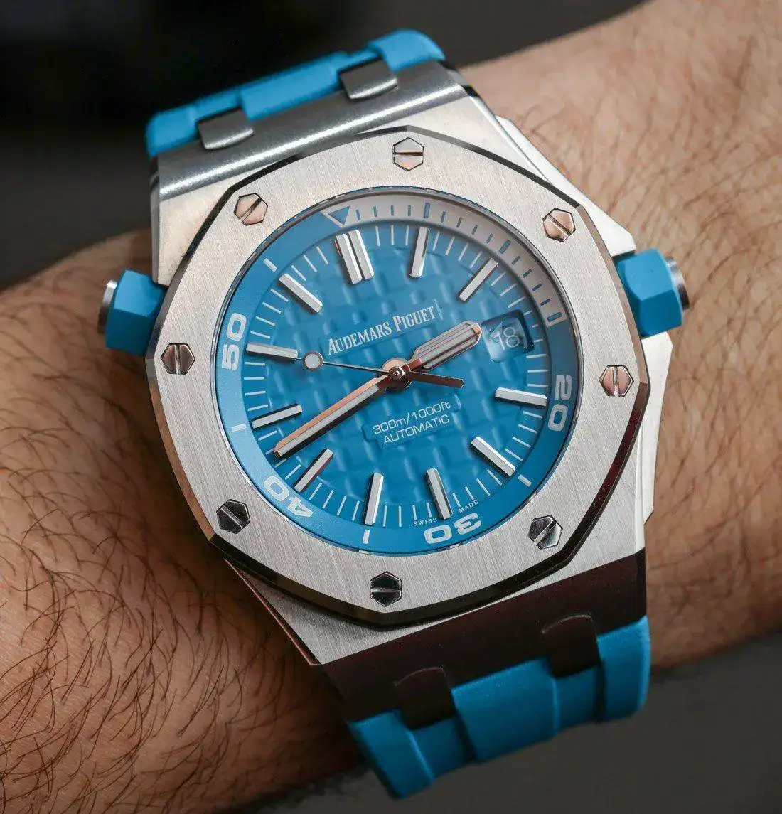 rs-Piguet-Royal-Oak-Offshore-Diver-aBlogtoWatch-03.webp