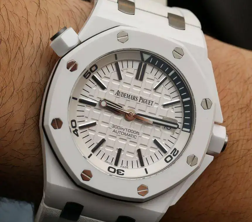 rs-Piguet-Royal-Oak-Offshore-Diver-White-Ceramic-7.webp