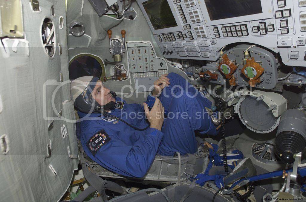 rs_in_the_Soyuz_simulator_at_Star_City_zpsglasejii.jpg