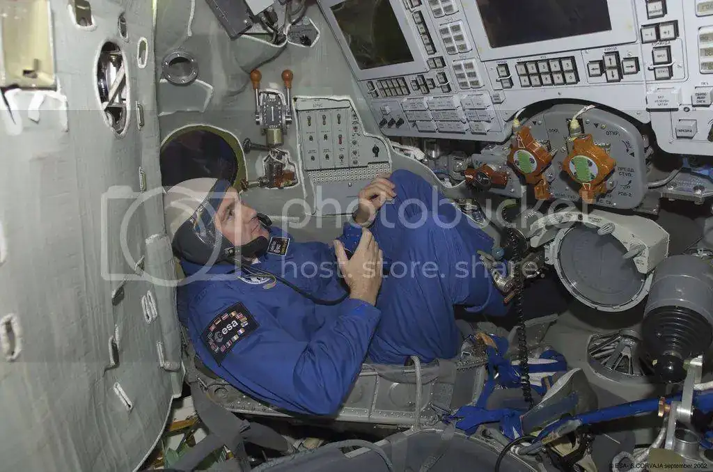 rs_in_the_Soyuz_simulator_at_Star_City_zpsglasejii.webp
