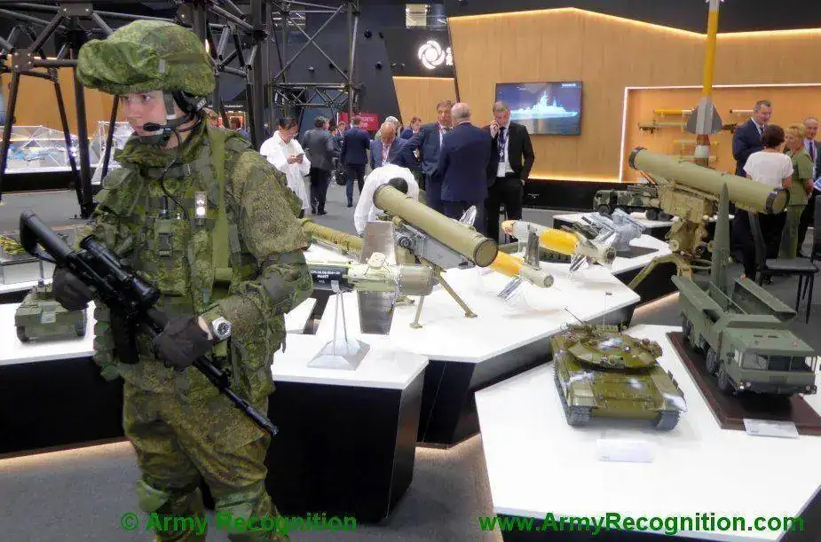 Russian_servicemen_receive_new_Ratnik_combat_gear_1.webp