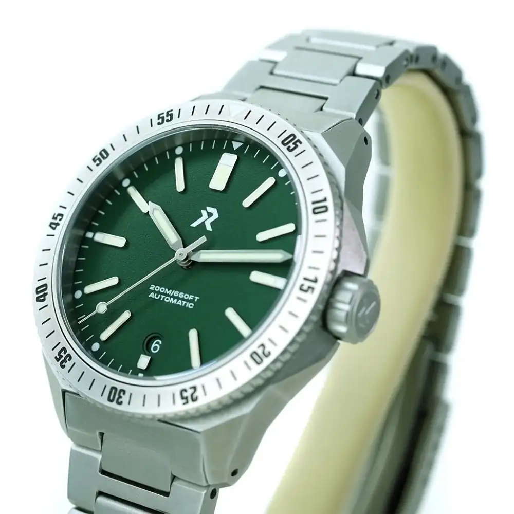 rze_endeavour_green_03.webp