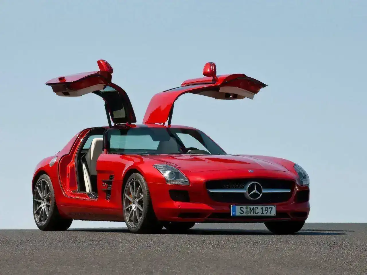 s-Benz-SLS-AMG-Red-Front-Angle-Open-Doors-1280x960.webp
