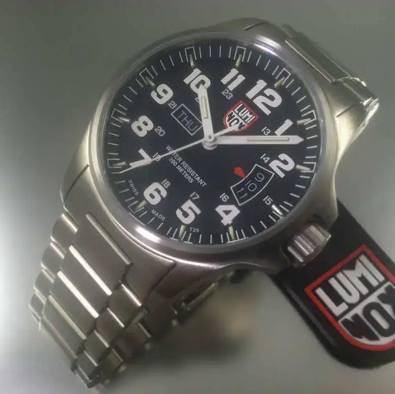 -s-luminox-field-day-date-1820-series-watch-1822-3.webp