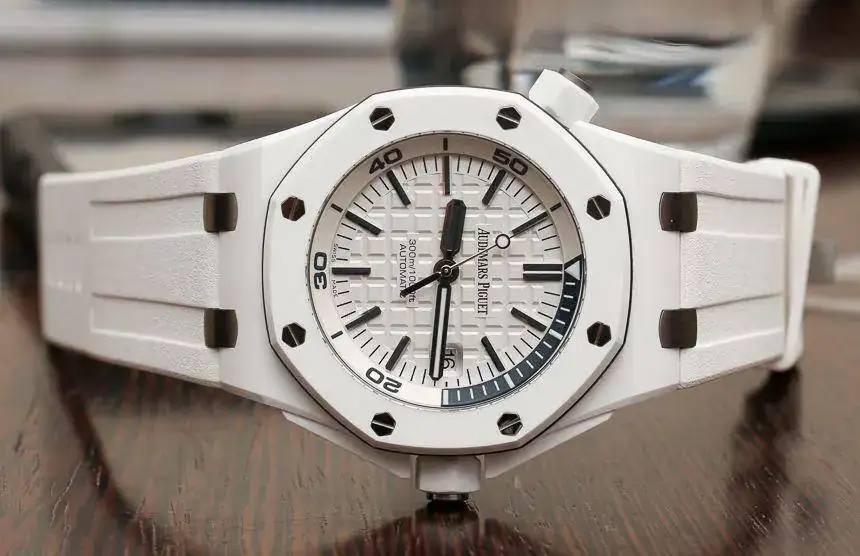 s-Piguet-Royal-Oak-Offshore-Diver-White-Ceramic-13.webp