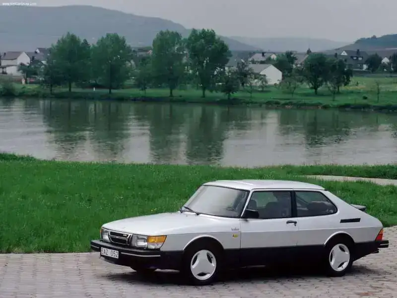 Saab-900_Turbo_16S_1984_800x600_wallpaper_01.webp