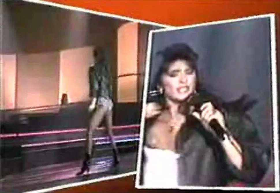 sabrina-salerno-pecho-teta-pezon-nochevieja-tve-hot-girl-17.webp