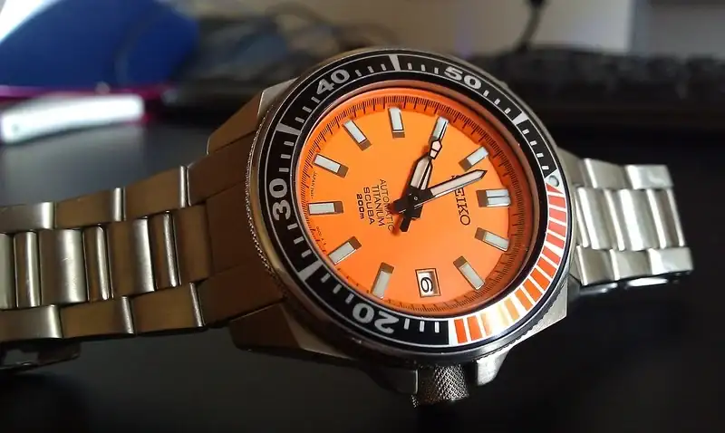 Samu-Orange-Titanium-01.webp