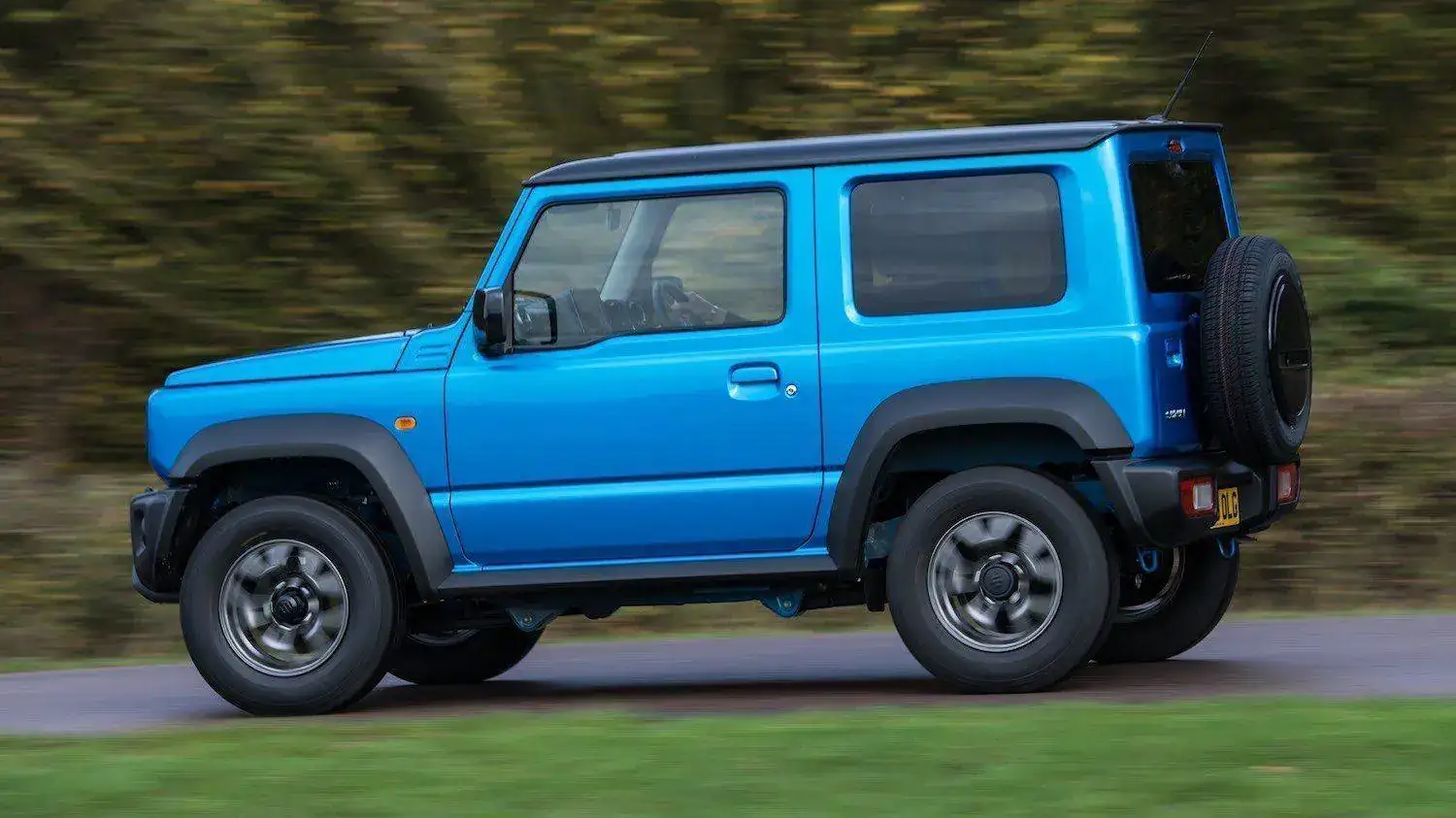 Scanlan-takes-the-All-New-Jimny-on-and-off-road-10.webp