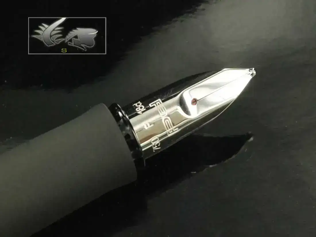 sche-Design-P3105-Pure-Black-Fountain-Pen-991000-5.webp