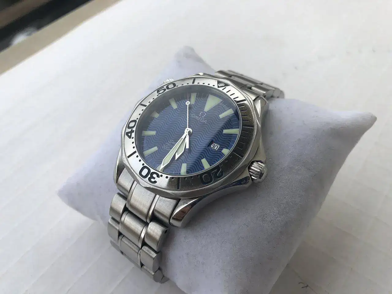 seamaster-professional-2265-80-00-electric-blue-03.webp