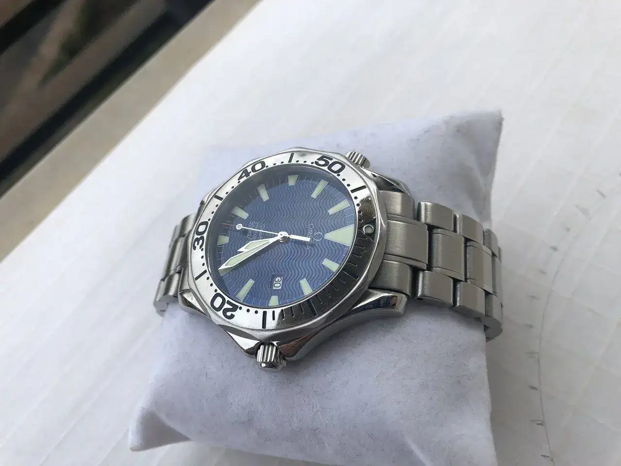 seamaster-professional-2265-80-00-electric-blue-09.webp