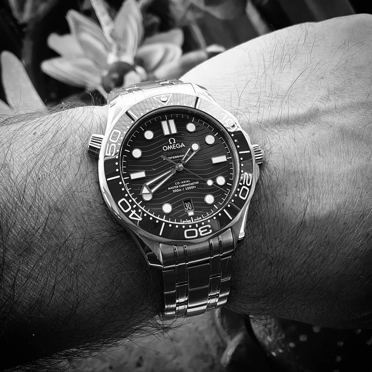 -Seamaster-Professional-Diver-300M-Co-Axial-Master-Chronometer-42mm-Cal.-8800-Blue-ConvertImage.webp