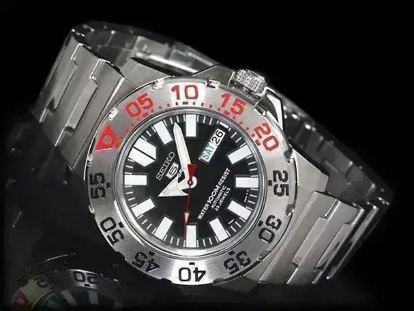 Seiko%20SNZF47K1%20Chronograph%201.webp