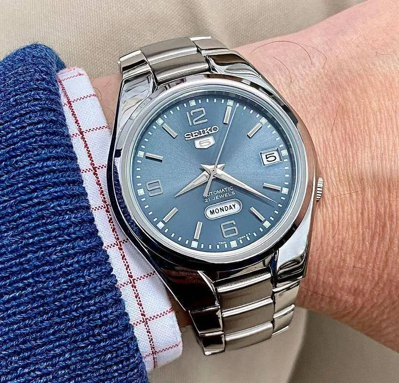 Seiko 5 Glacial.webp